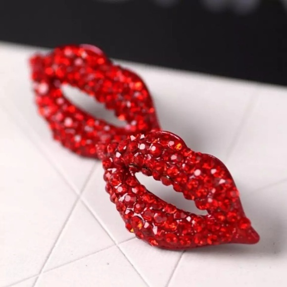 “Classic Babe” Lipstick Rhinestone Stud Earrings - Picture 3 of 10
